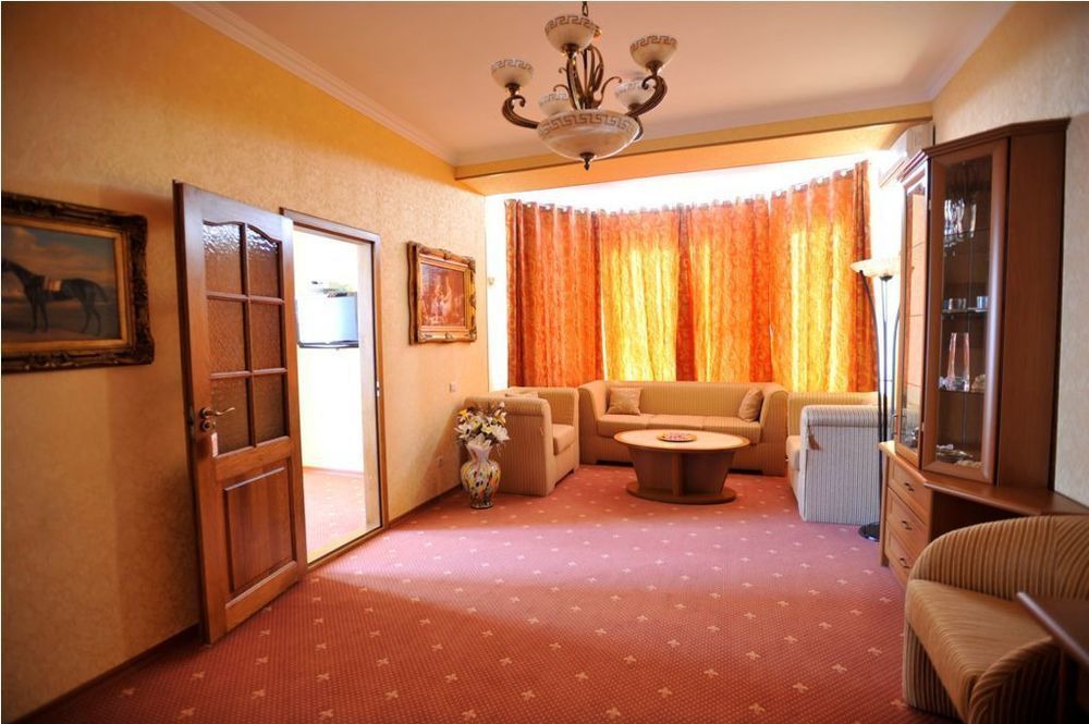 Diplomat Club Hotel คีชีเนา ภายนอก รูปภาพ