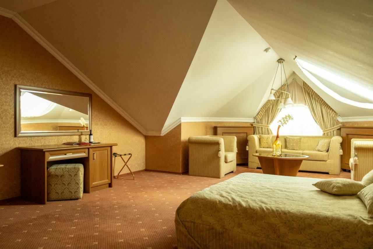 Diplomat Club Hotel คีชีเนา ภายนอก รูปภาพ