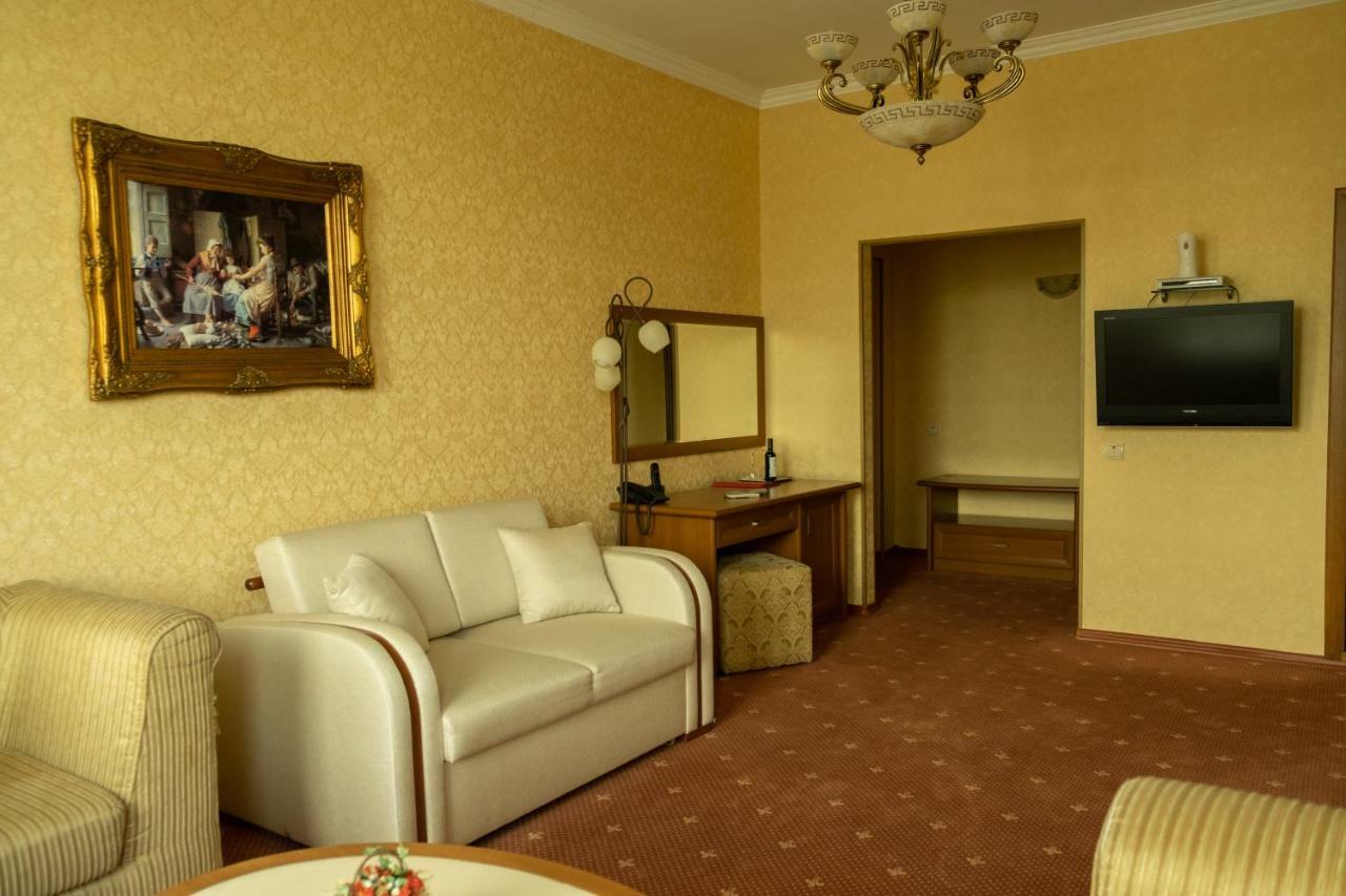 Diplomat Club Hotel คีชีเนา ภายนอก รูปภาพ
