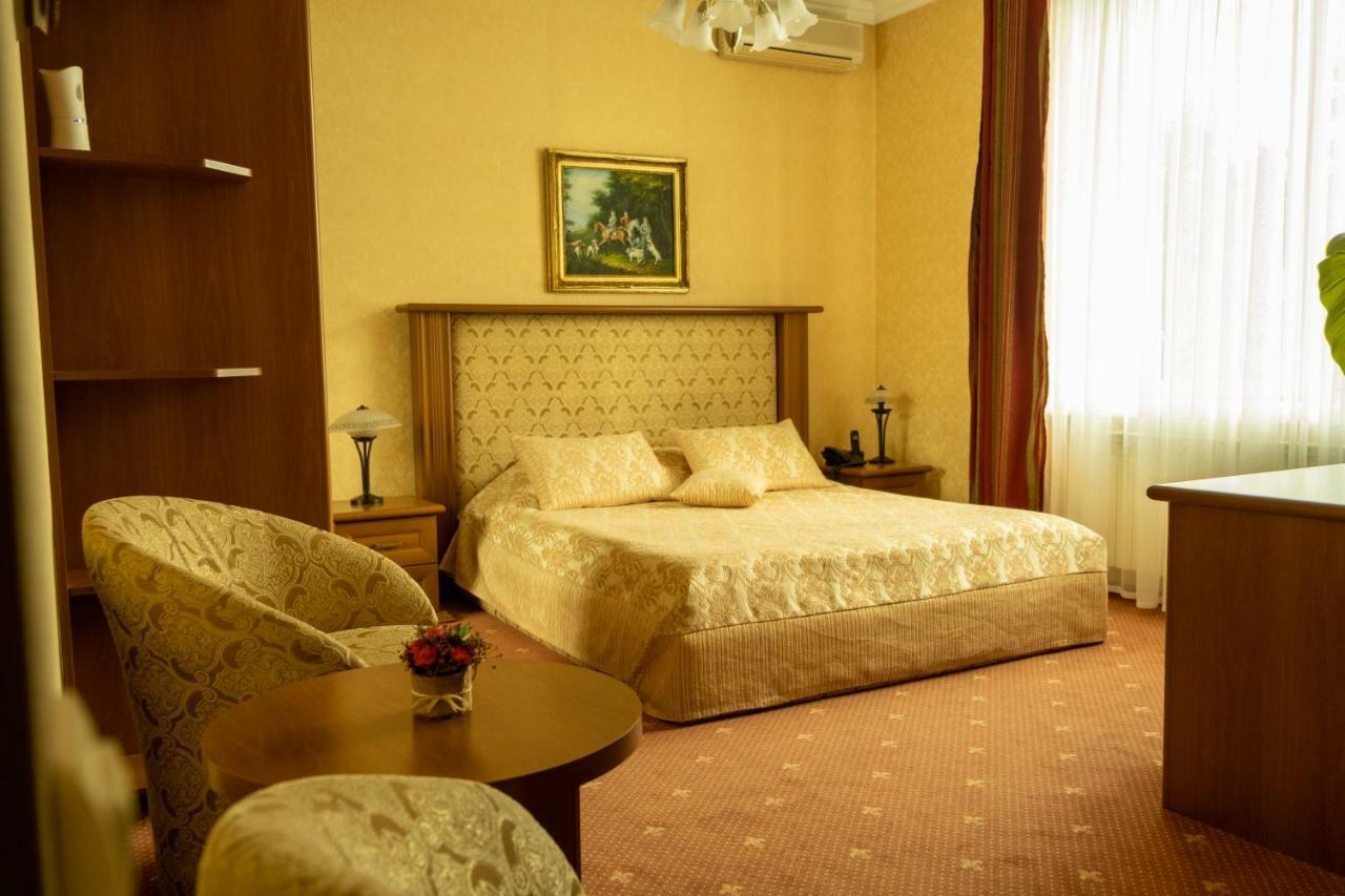 Diplomat Club Hotel คีชีเนา ภายนอก รูปภาพ