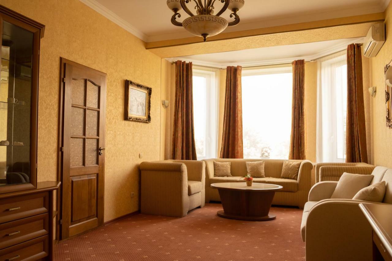 Diplomat Club Hotel คีชีเนา ภายนอก รูปภาพ